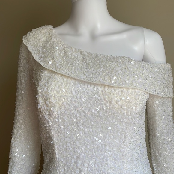 Mac Duggar Metallic One-shoulder Sheath Evening Gown In White - Picture 7 of 13